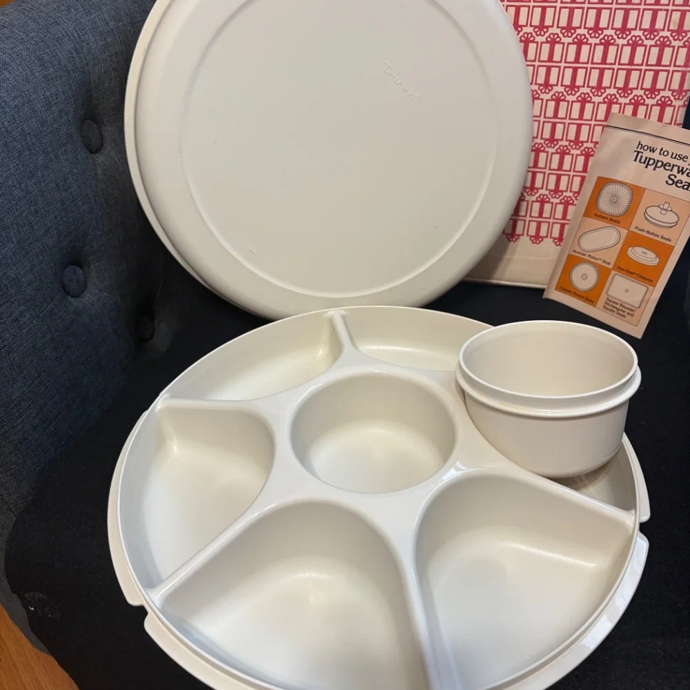 1982 TUPPERWARE  Divided Serving Tray Dip Bowl & Lid Set Almond #1665 & Box NOS